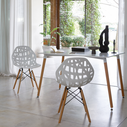 Set Mesa Eames 1.20mts + 4 Sillas de diseño Akron.